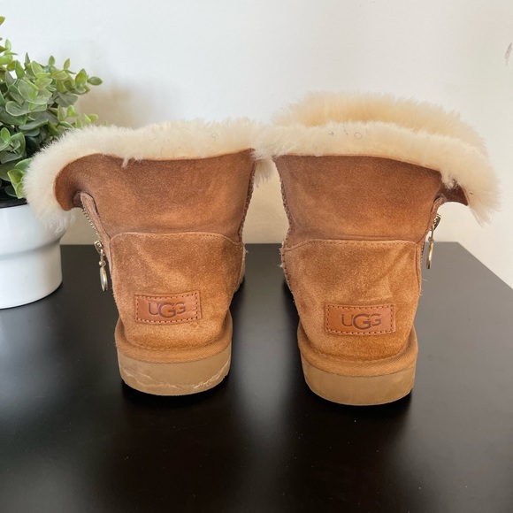 Uggs Mini Boots - Picture 7 of 8
